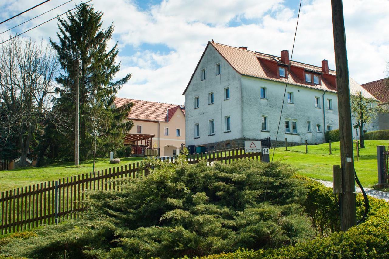 Tharandt Dreiseitenhof Ferienwohnung Kuenzel מראה חיצוני תמונה